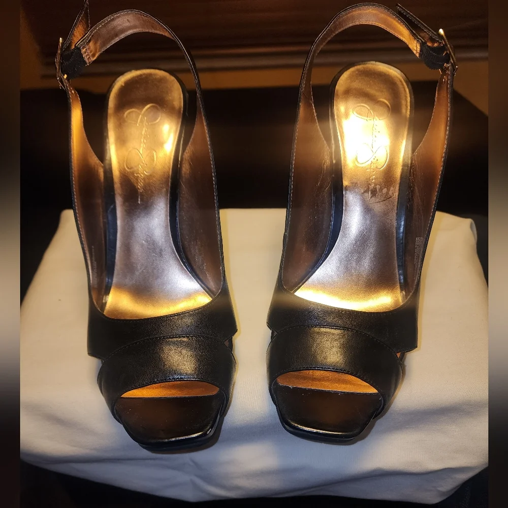 Jessica Simpson size 9.5 - Picture 2 of 5
